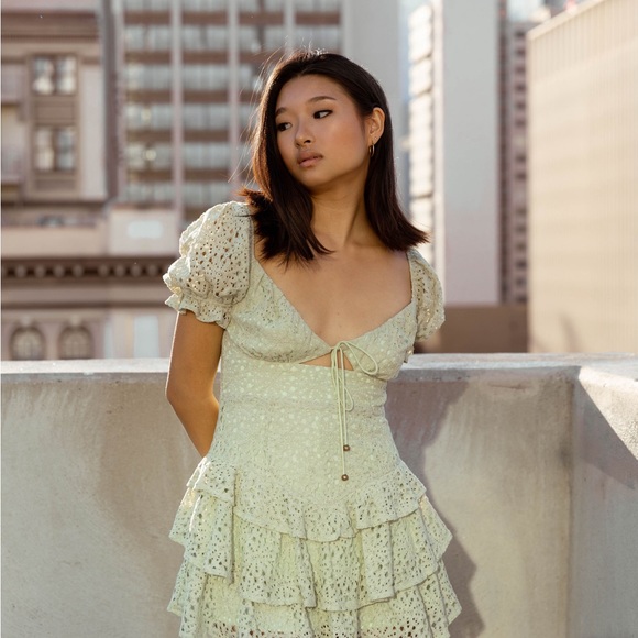 Sage ruffled romper - Picture 6 of 7